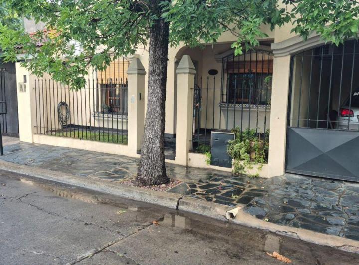 Casa · 160m² · 5 Ambientes · 1 Cochera