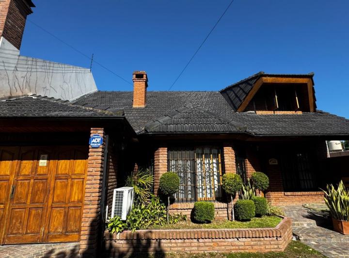 Casa · 290m² · 5 Ambientes · 3 Cocheras