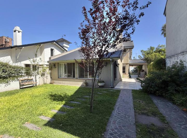 Casa · 166m² · 5 Ambientes · 1 Cochera