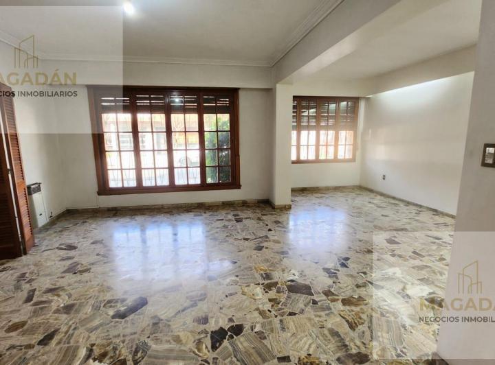 Casa · 202m² · 4 Ambientes · 2 Cocheras