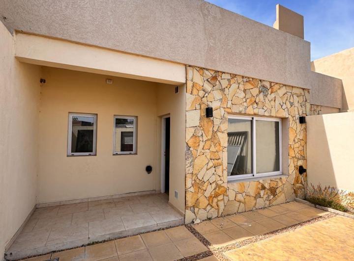 Casa · 83m² · 3 Ambientes · 1 Cochera