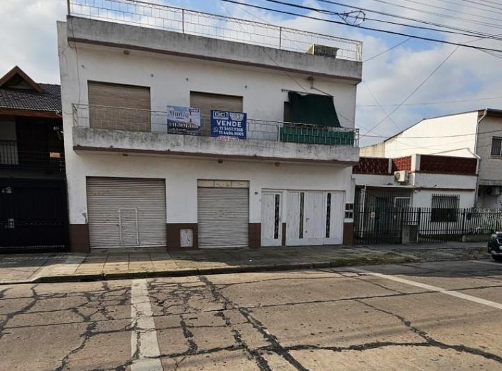 Casa · 180m² · 6 Ambientes · 3 Cocheras