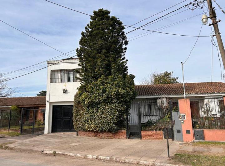 Casa · 180m² · 5 Ambientes · 2 Cocheras