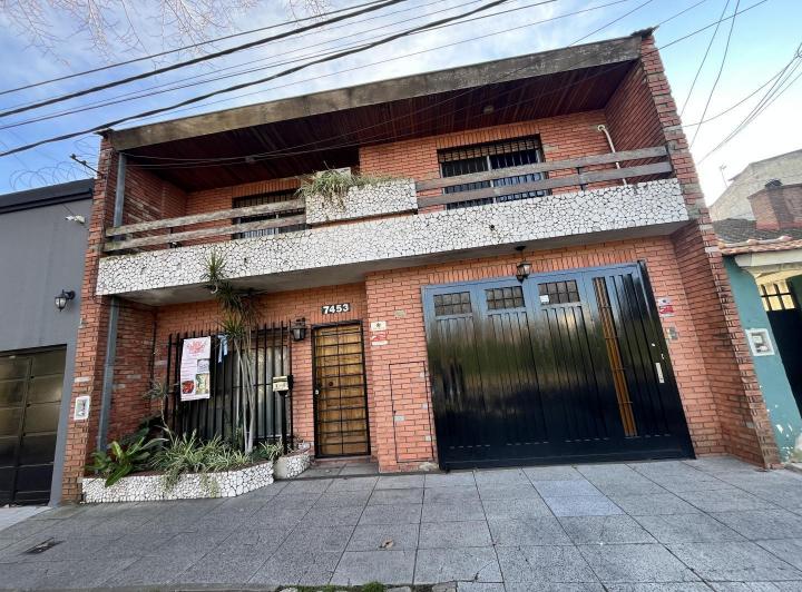 Casa · 250m² · 4 Ambientes · 2 Cocheras
