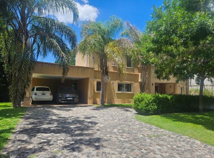 Casa · 310m² · 5 Ambientes · 2 Cocheras