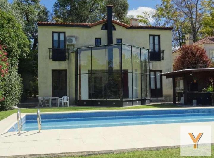Casa · 300m² · 5 Ambientes