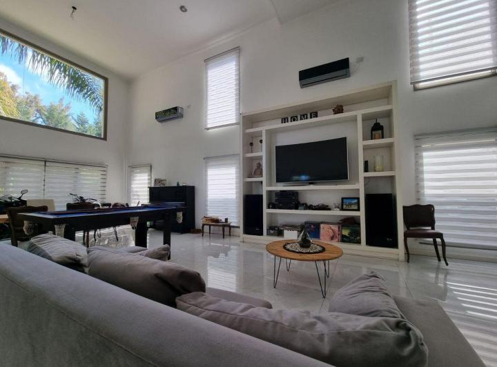 Casa · 280m² · 5 Ambientes · 5 Cocheras
