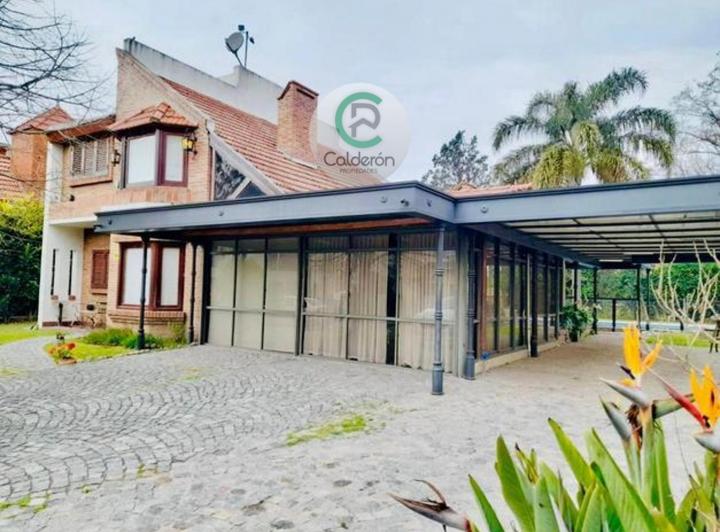 Casa · 300m² · 5 Ambientes