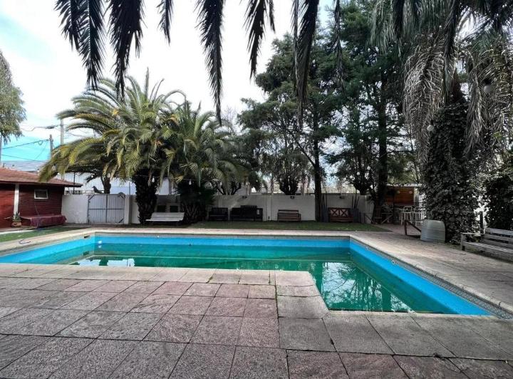 Casa · 600m² · 5 Ambientes · 4 Cocheras