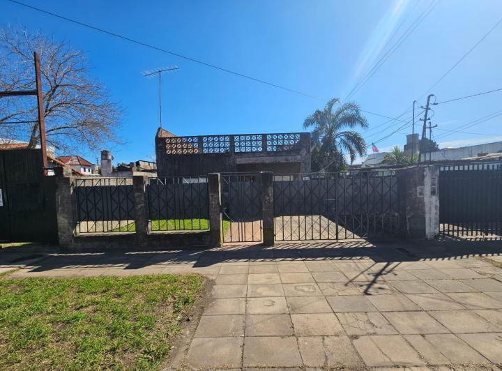 Casa · 85m² · 3 Ambientes · 5 Cocheras