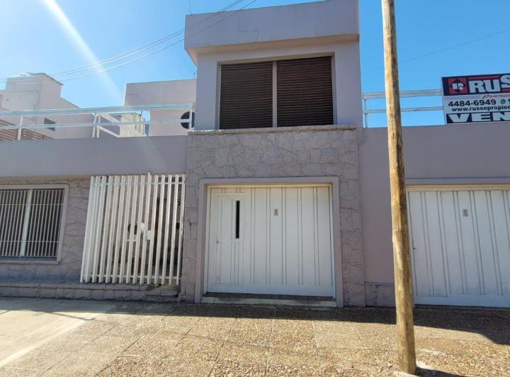 Casa · 250m² · 4 Ambientes · 1 Cochera