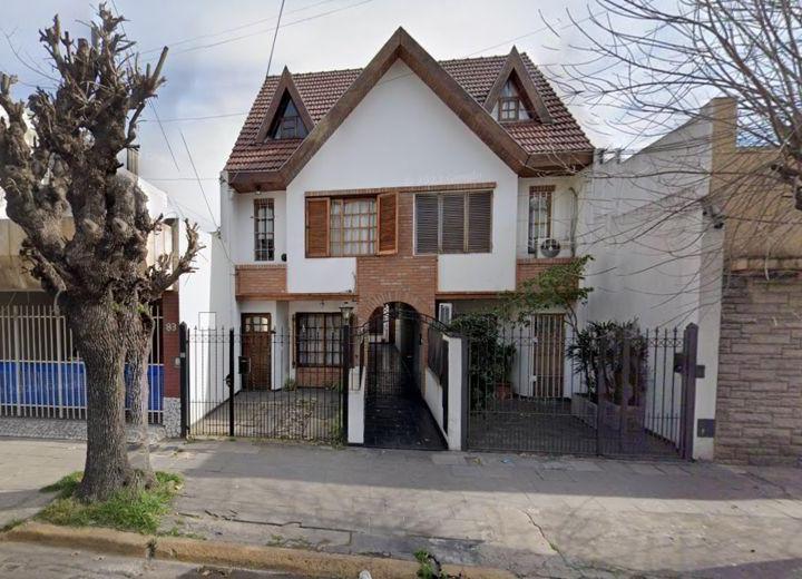 Casa · 140m² · 5 Ambientes · 1 Cochera