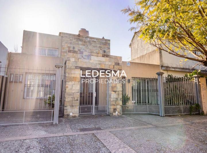 Casa · 210m² · 5 Ambientes · 4 Cocheras