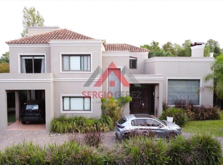 Casa · 333m² · 6 Ambientes · 2 Cocheras