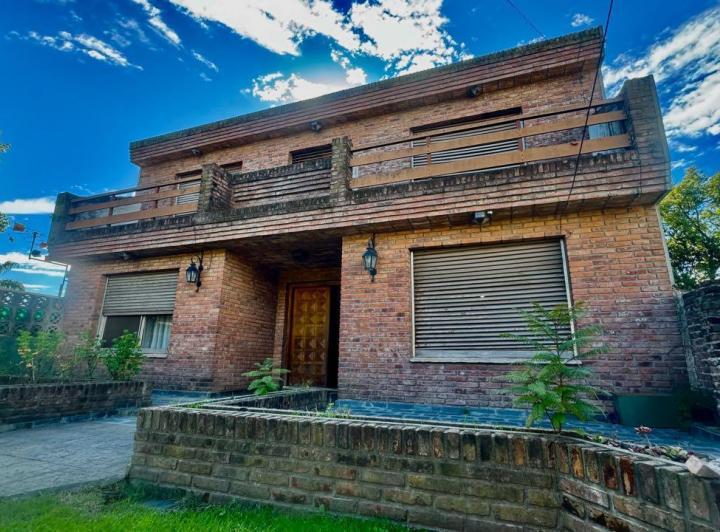 Casa · 153m² · 4 Dormitorios · 1 Cochera