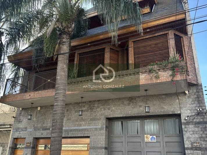 Casa · 380m² · 5 Ambientes · 2 Cocheras
