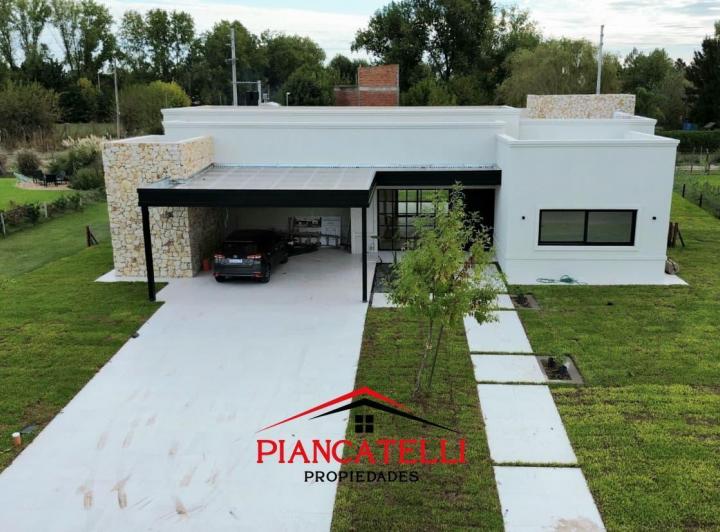 Casa · 241m² · 5 Ambientes · 2 Cocheras