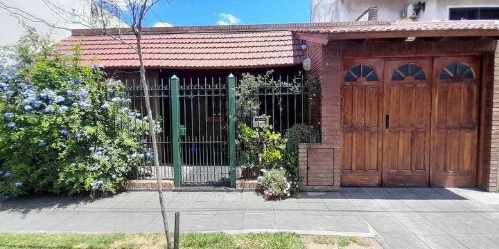 Casa · 90m² · 3 Ambientes · 2 Cocheras