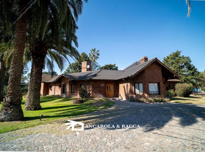 Casa · 430m² · 6 Ambientes · 2 Cocheras
