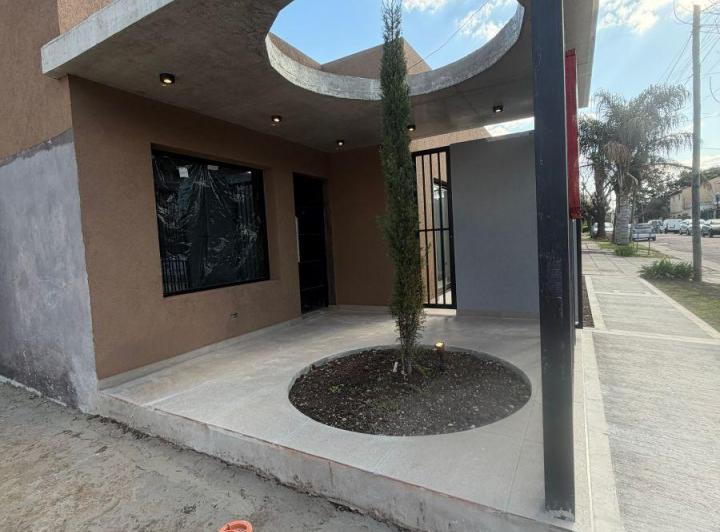 Casa · 100m² · 4 Ambientes · 3 Cocheras