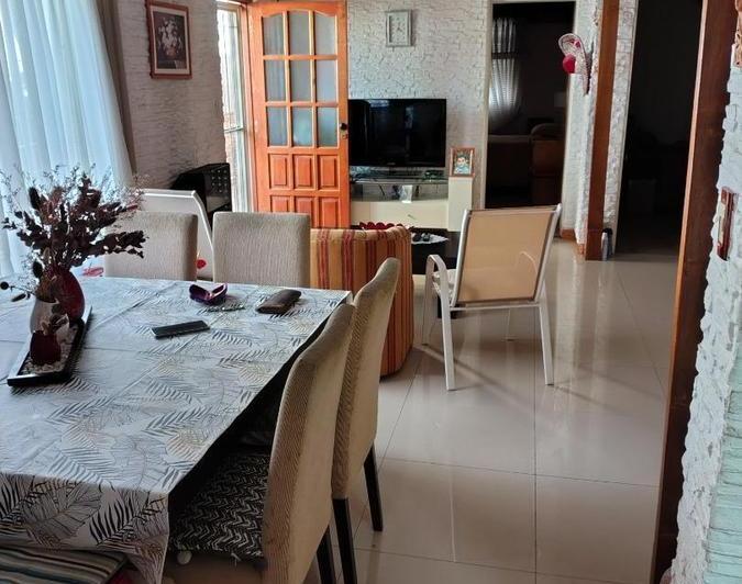 Casa · 298m² · 5 Ambientes · 1 Cochera