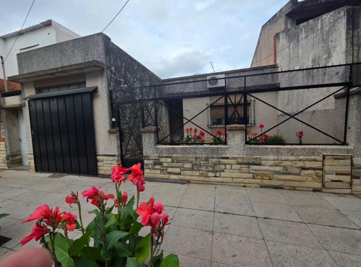 Casa · 140m² · 5 Ambientes · 2 Cocheras
