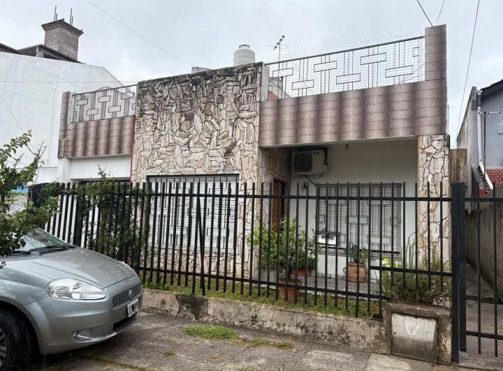 Casa · 150m² · 6 Ambientes · 1 Cochera