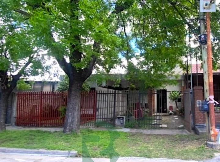 Casa · 100m² · 4 Ambientes · 1 Cochera
