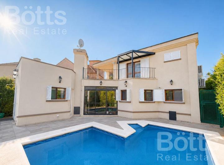 Casa · 232m² · 7 Ambientes · 1 Cochera