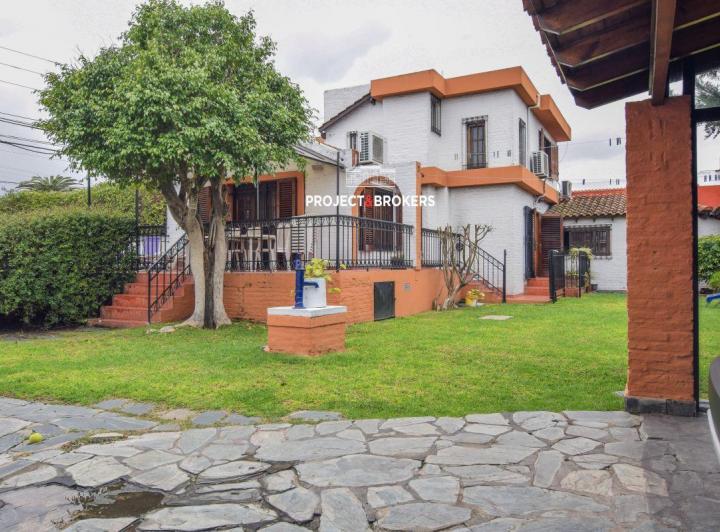 Casa · 145m² · 5 Ambientes · 4 Cocheras