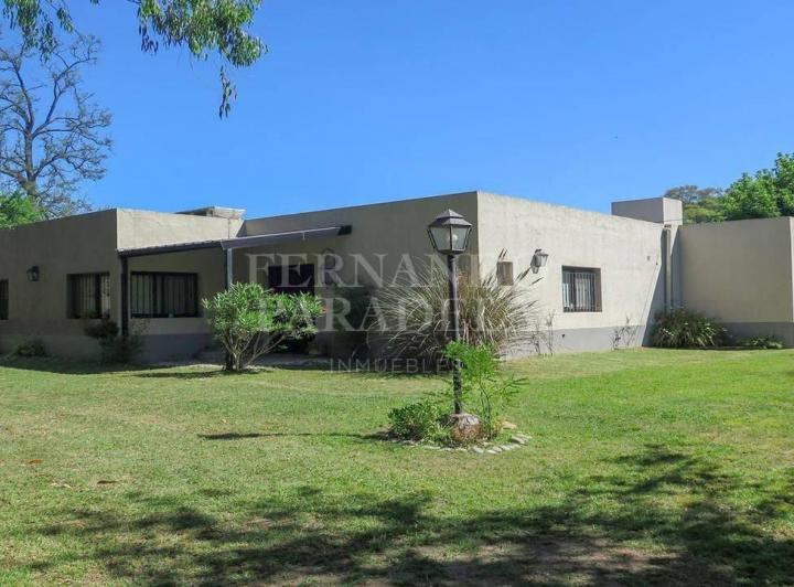 Casa · 330m² · 4 Ambientes