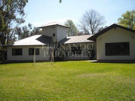 Casa · 220m² · 4 Ambientes