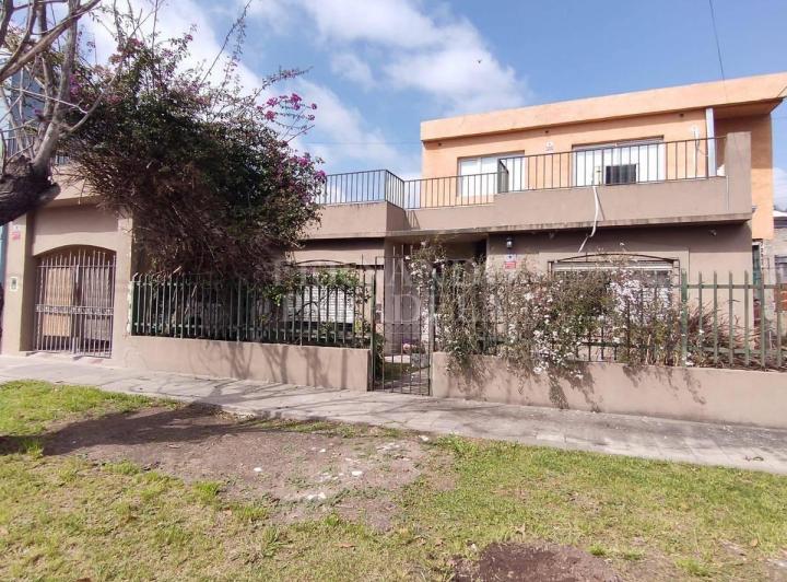 Casa · 124m² · 4 Ambientes · 1 Cochera