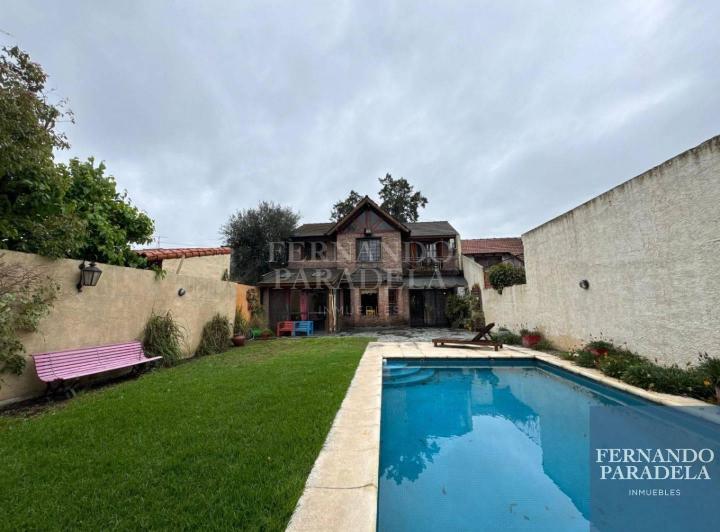 Casa · 202m² · 4 Ambientes · 2 Cocheras
