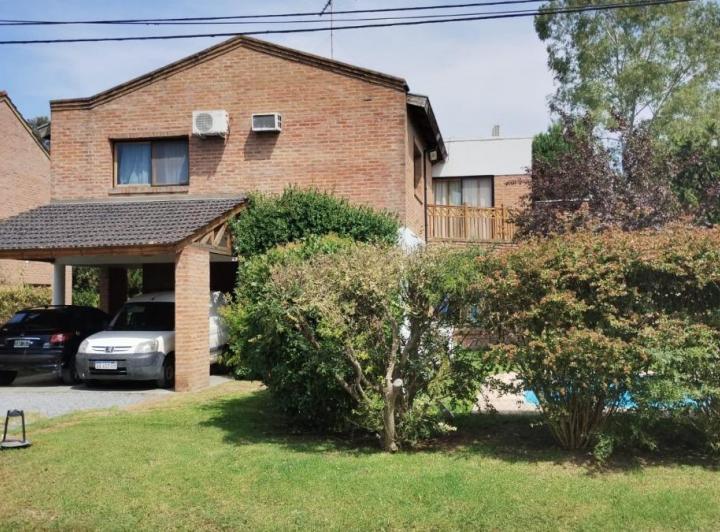 Casa · 266m² · 5 Ambientes · 1 Cochera