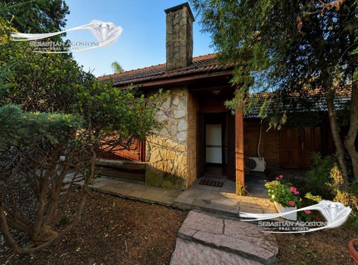 Casa · 200m² · 3 Ambientes · 4 Cocheras