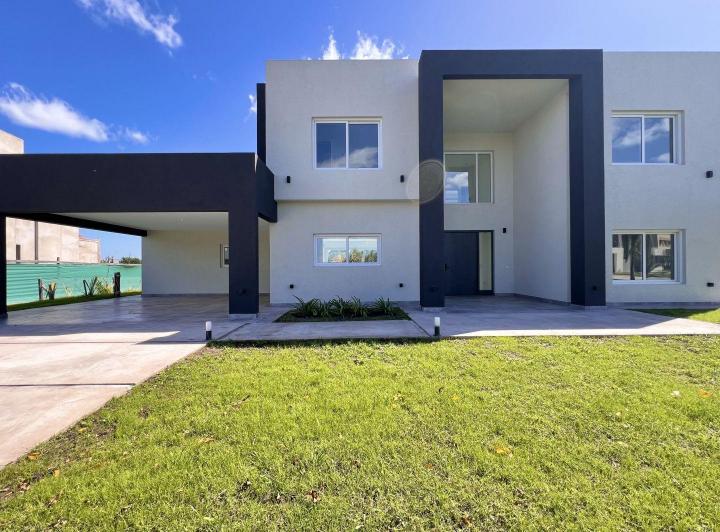 Casa · 350m² · 6 Ambientes · 5 Cocheras