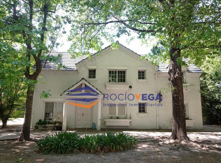 Casa · 300m² · 5 Ambientes · 3 Cocheras