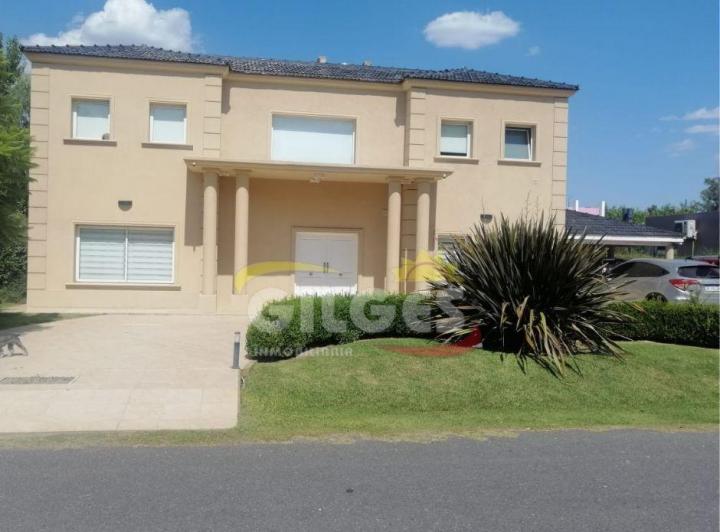 Casa · 320m² · 4 Ambientes · 2 Cocheras