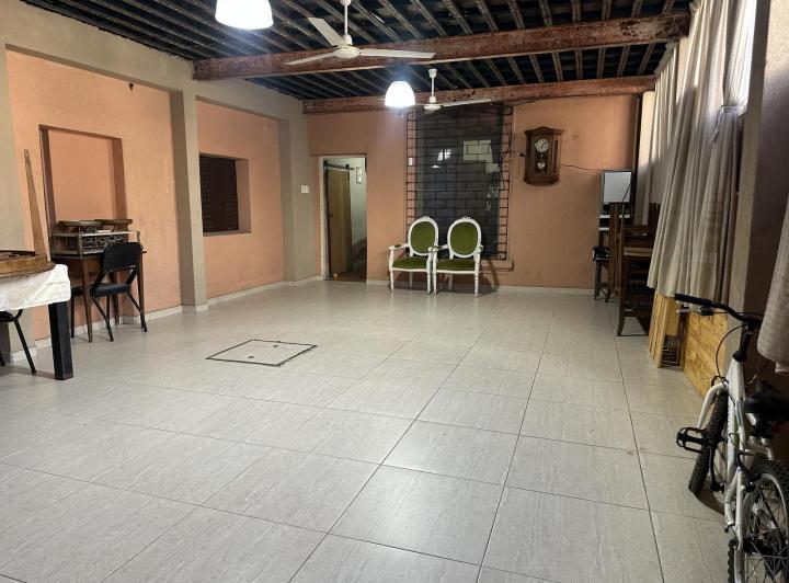 Casa · 165m² · 6 Ambientes · 2 Cocheras