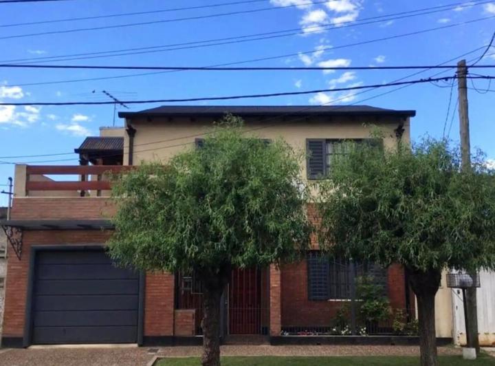 Casa · 208m² · 5 Ambientes · 1 Cochera