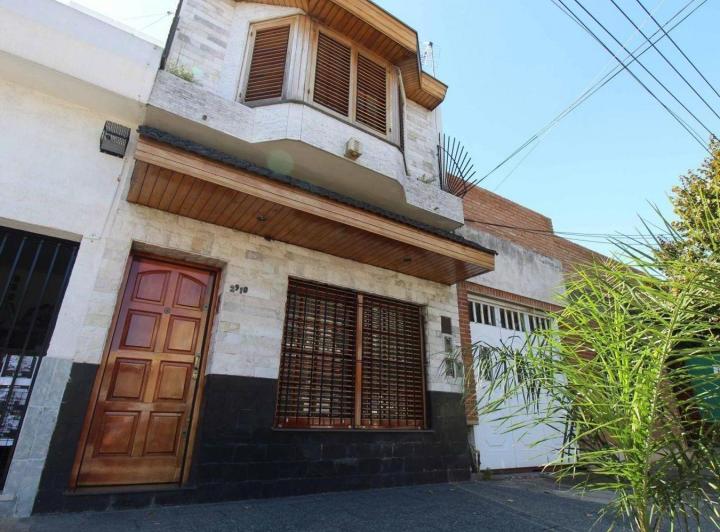 Casa · 115m² · 5 Ambientes · 2 Cocheras