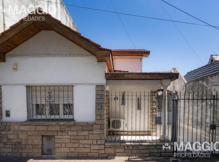 Casa · 207m² · 4 Ambientes · 3 Cocheras