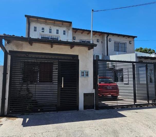 Casa · 220m² · 5 Ambientes · 1 Cochera