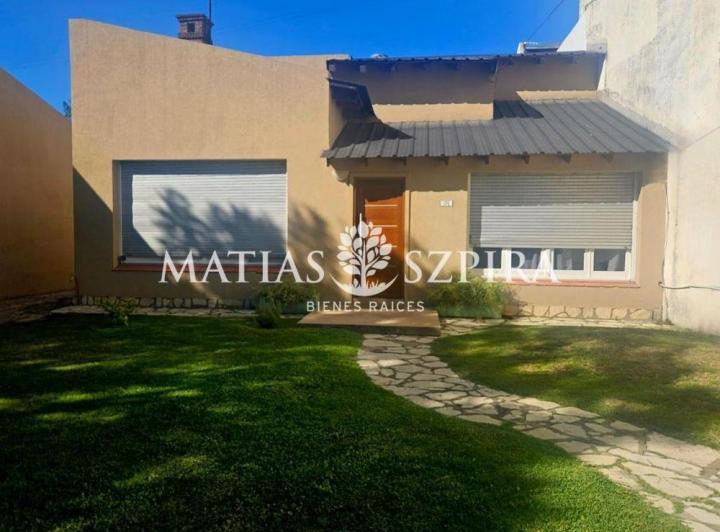 Casa · 150m² · 4 Ambientes · 3 Cocheras