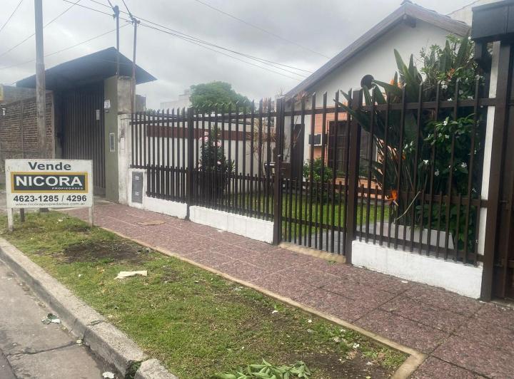 Casa · 180m² · 5 Ambientes · 2 Cocheras