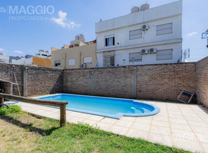 Casa · 180m² · 4 Ambientes · 4 Cocheras