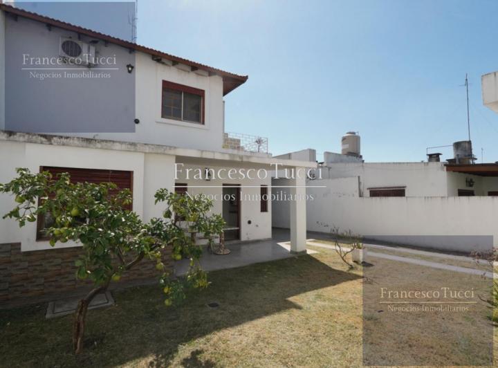 Casa · 205m² · 4 Ambientes · 2 Cocheras