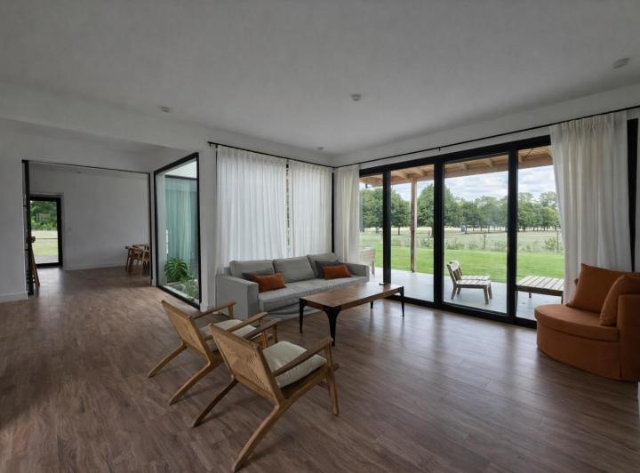 Casa · 310m² · 4 Ambientes · 2 Cocheras