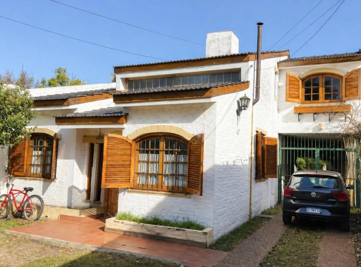 Casa · 200m² · 7 Ambientes · 3 Cocheras